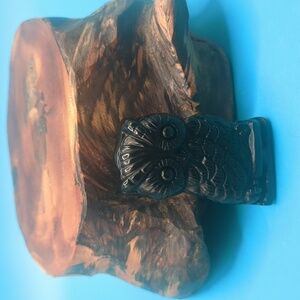 Adorable obsidian owl carving